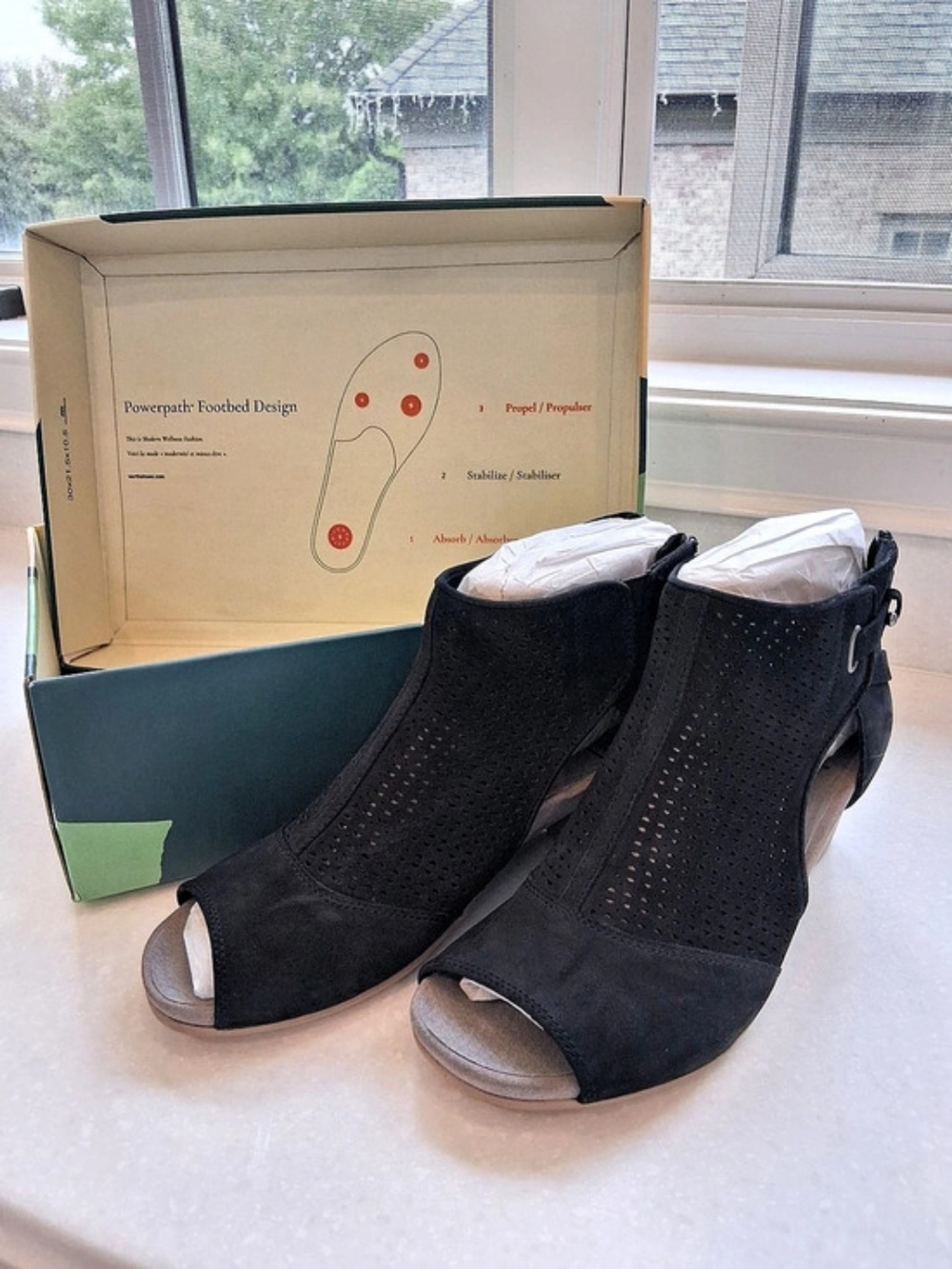 Earth Ivy Sahara Peep Toe Wedge Bootie Black US 8